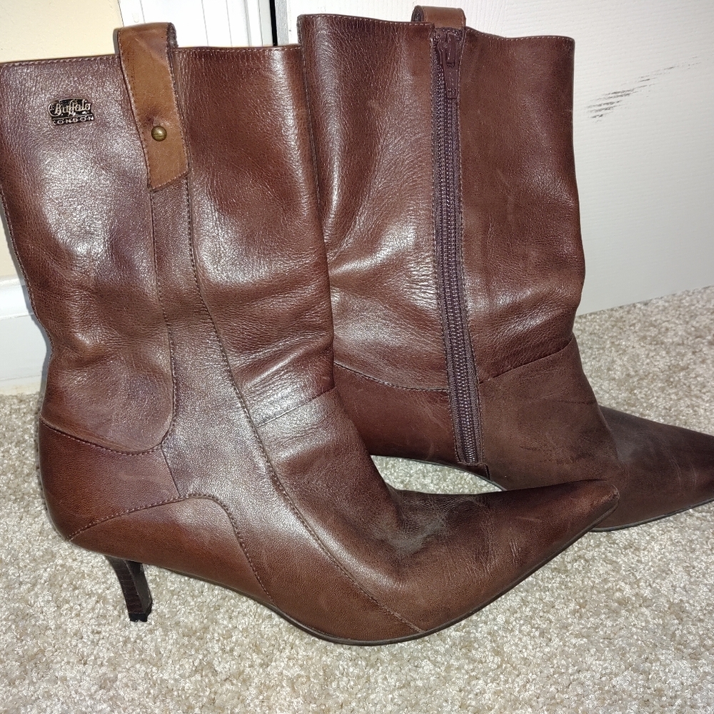 Women's boots size 6